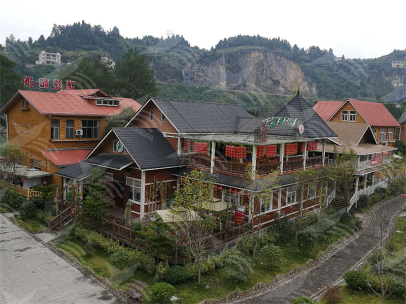 選擇珠海合成樹脂瓦，為南方屋頂雨季防水護航